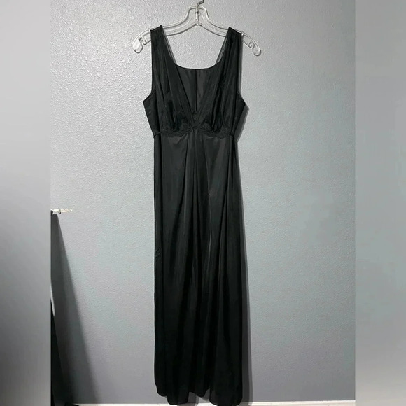 Vtg Pennys Gaymode Black 100% Nylon Long Night Gown 60s Sz MED w/tie GORGEOUS!! - Picture 1 of 10
